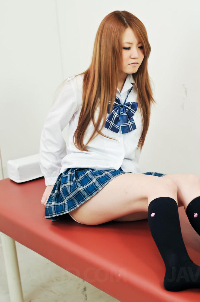 Japanese Schoolgirl Doctor Porn - Horny doctor fingers the trimmed pussy of Sakamoto Hikari